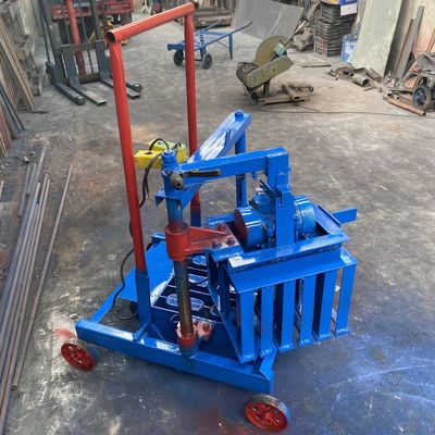 45-й цикл формования Маленькая мобильная кирпичная машина для строительных работ в хорошем состоянии