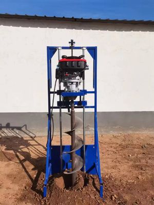 Ручная копальница для посадки деревьев со скоростью 170-220 р/мин и весом 45 кг.